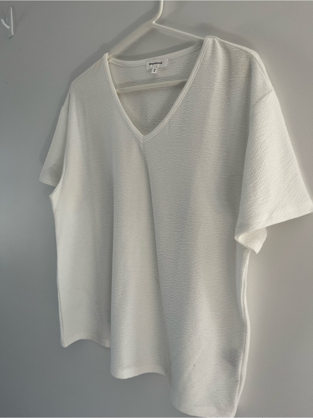 White V-Neck Textured Short Sleeve Tee
